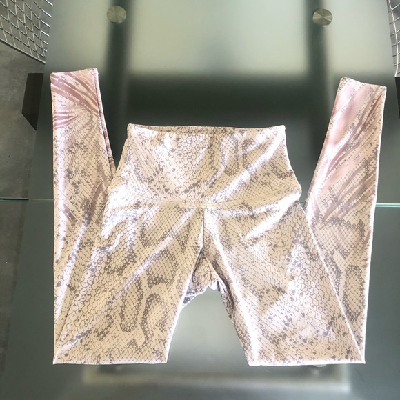 Onzie Python White Snakeskin Leggings - Picture 4 of 16